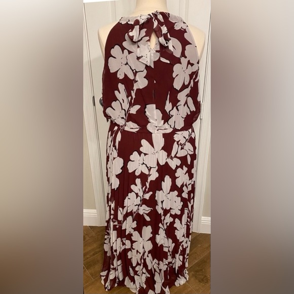 Plus Dress ❤️🤍 - Picture 6 of 8